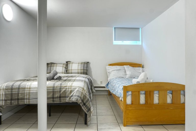 Guest suite basement15