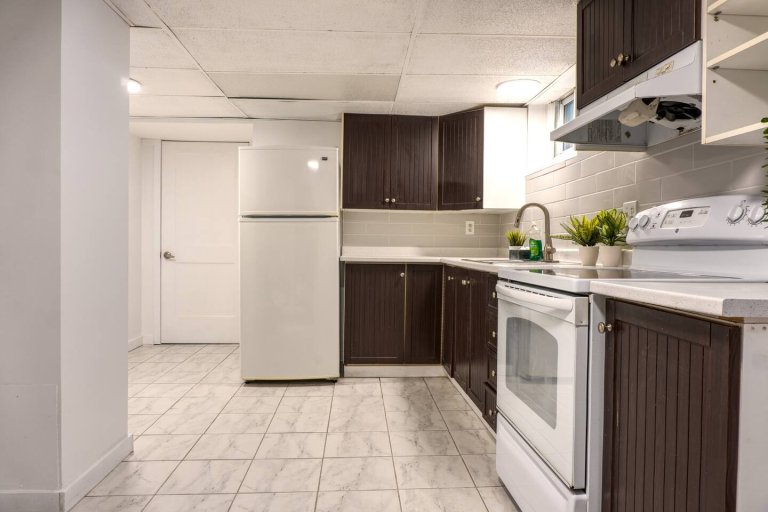 Guest suite basement17