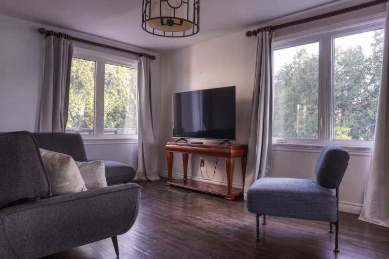Spacious 4-Bedroom39_converted