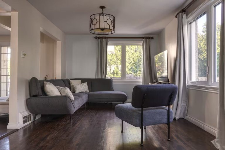 Spacious 4-Bedroom40_converted