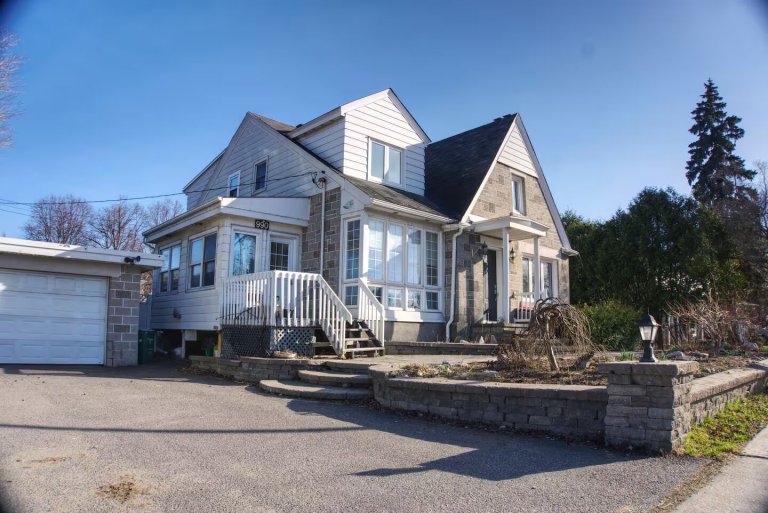Spacious 4-Bedroom4_converted